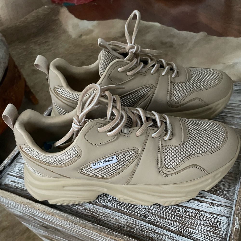 Steve Madden platform tennis shoes! Like New
